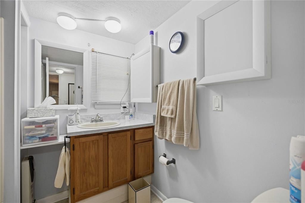 For Sale: $135,000 (2 beds, 1 baths, 1040 Square Feet)