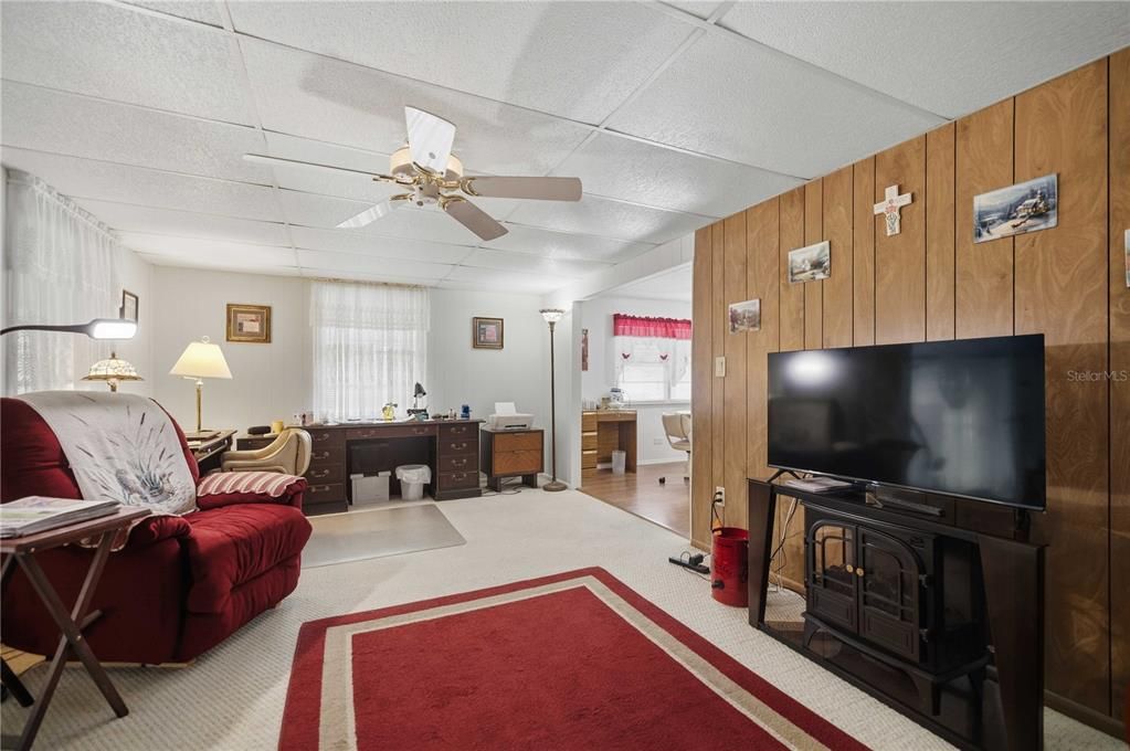 For Sale: $135,000 (2 beds, 1 baths, 1040 Square Feet)