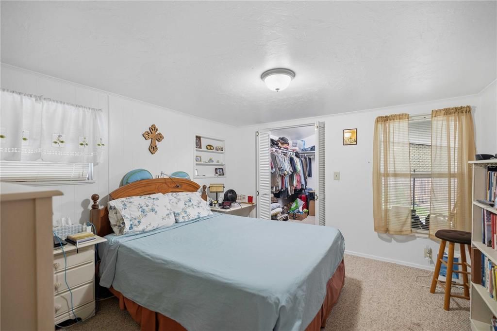 For Sale: $135,000 (2 beds, 1 baths, 1040 Square Feet)