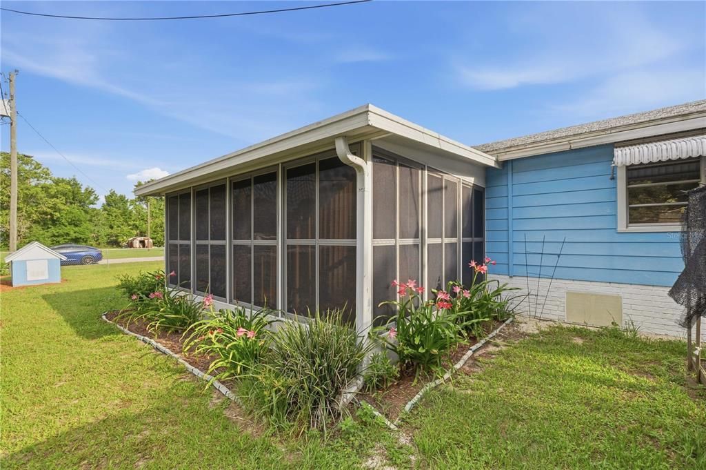 For Sale: $135,000 (2 beds, 1 baths, 1040 Square Feet)
