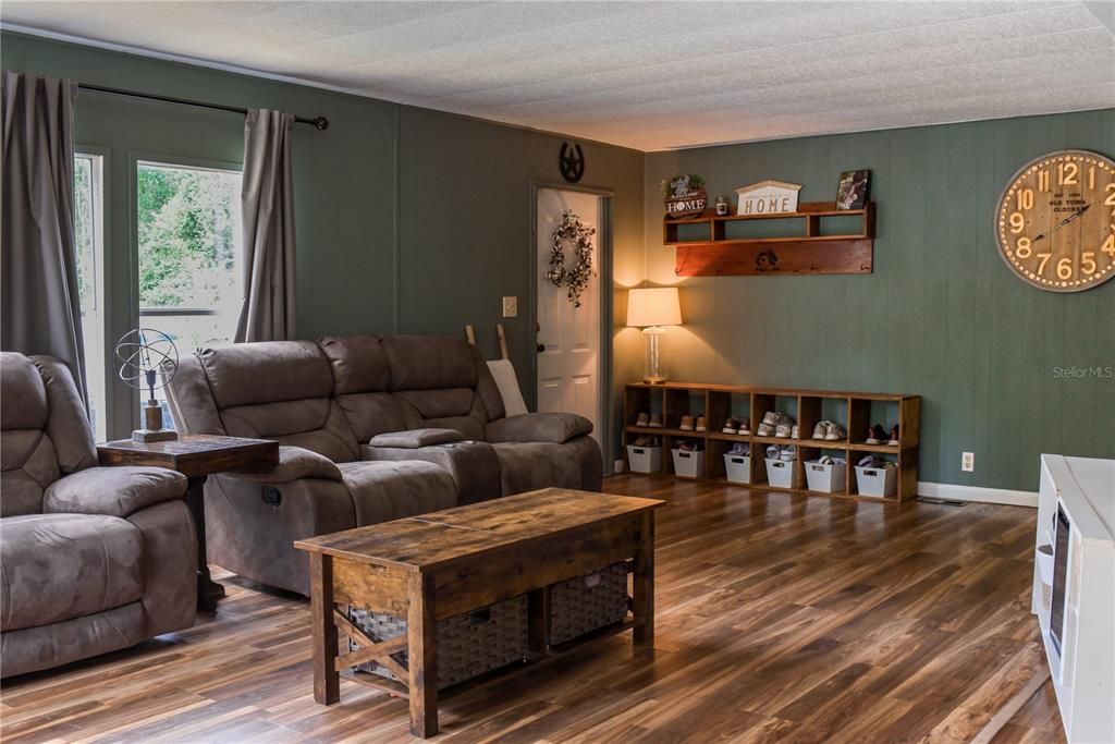 For Sale: $155,000 (3 beds, 2 baths, 1440 Square Feet)