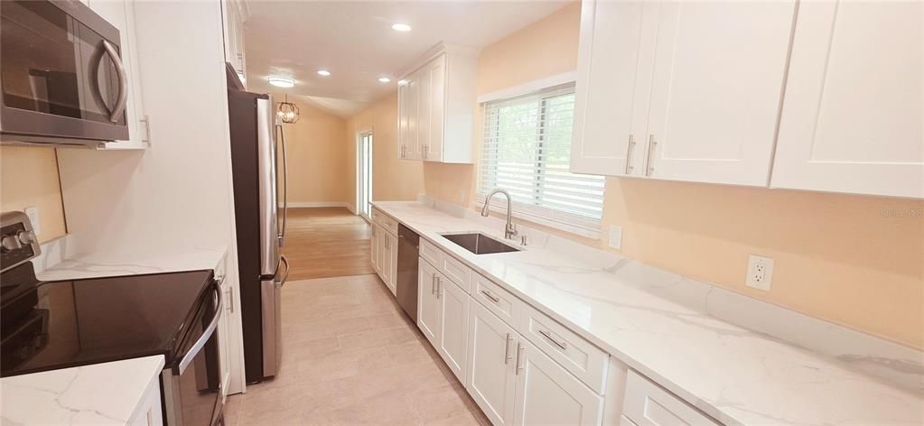 For Sale: $310,000 (3 beds, 2 baths, 1469 Square Feet)