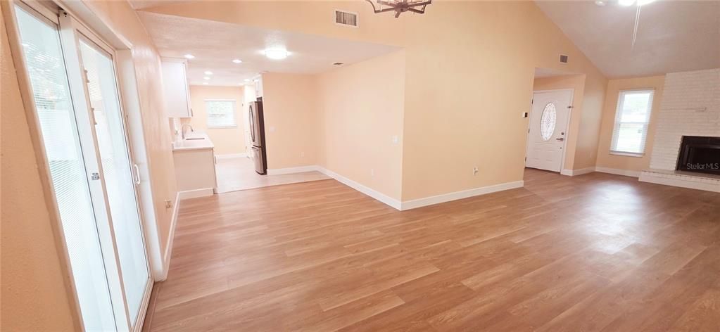 For Sale: $310,000 (3 beds, 2 baths, 1469 Square Feet)