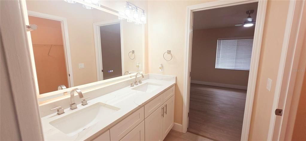 For Sale: $310,000 (3 beds, 2 baths, 1469 Square Feet)