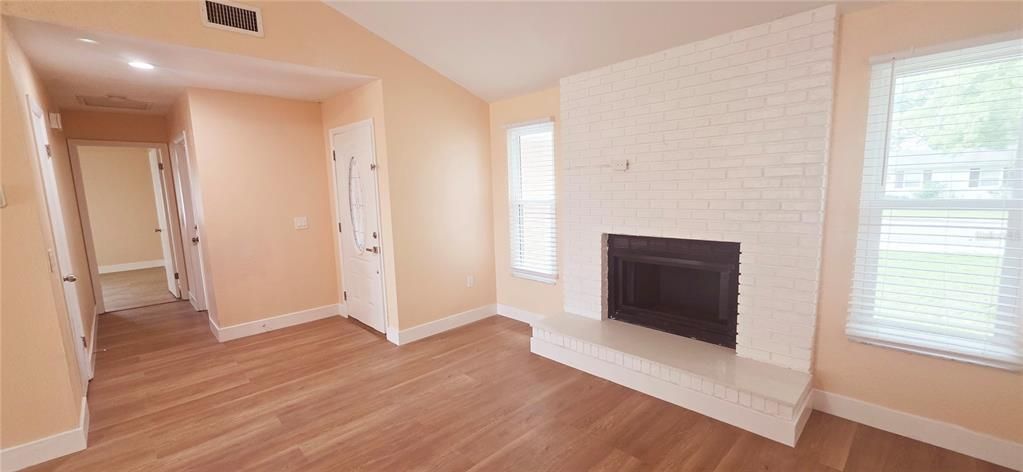 For Sale: $310,000 (3 beds, 2 baths, 1469 Square Feet)
