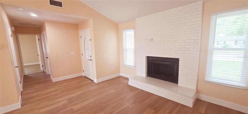 For Sale: $310,000 (3 beds, 2 baths, 1469 Square Feet)
