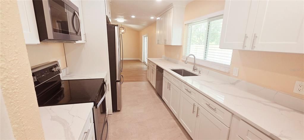 For Sale: $310,000 (3 beds, 2 baths, 1469 Square Feet)