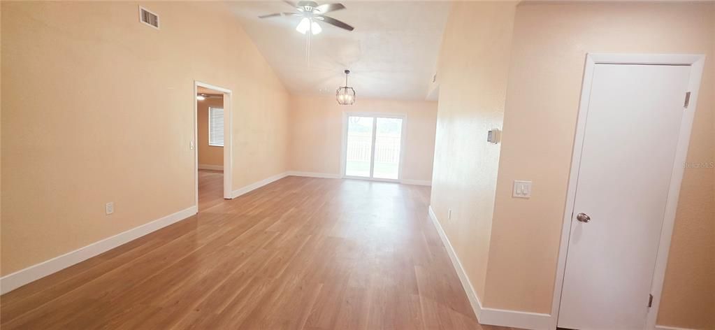 For Sale: $310,000 (3 beds, 2 baths, 1469 Square Feet)