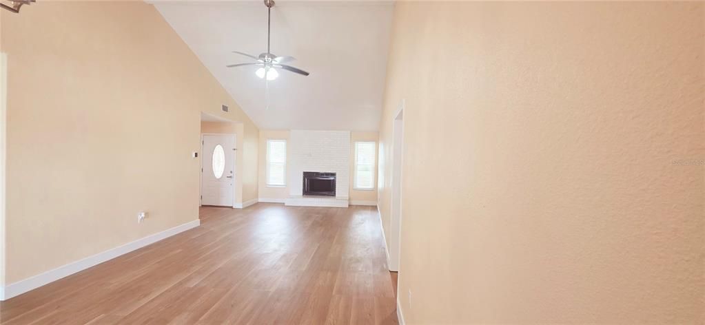 For Sale: $310,000 (3 beds, 2 baths, 1469 Square Feet)