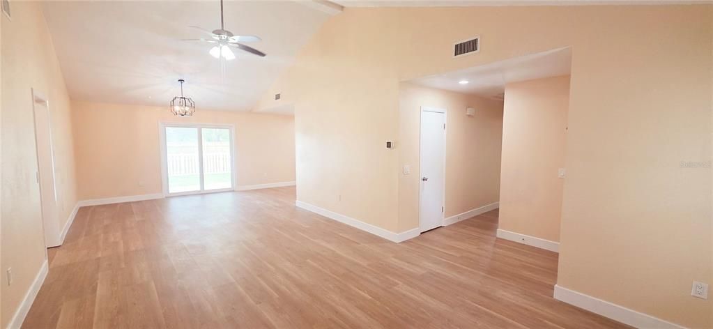 For Sale: $310,000 (3 beds, 2 baths, 1469 Square Feet)