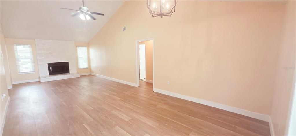 For Sale: $310,000 (3 beds, 2 baths, 1469 Square Feet)