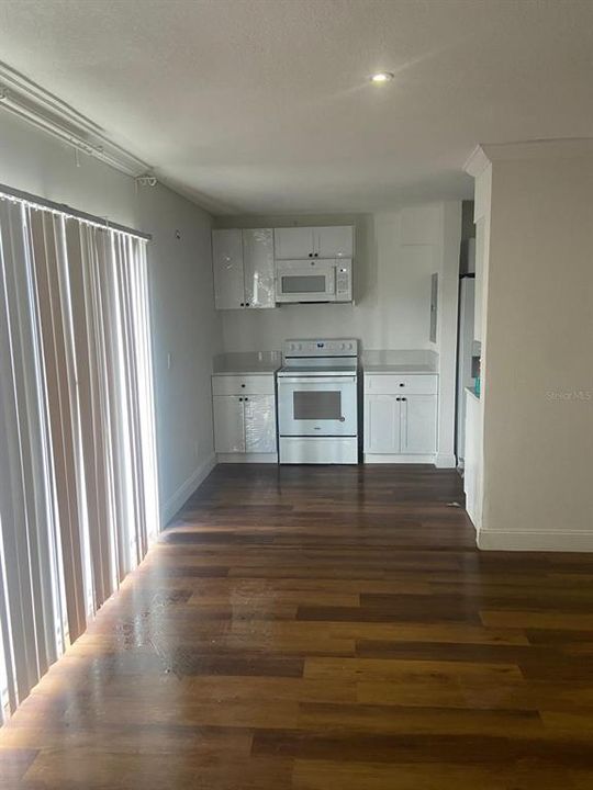 For Rent: $1,295 (1 beds, 1 baths, 809 Square Feet)
