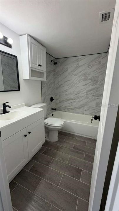 For Rent: $1,295 (1 beds, 1 baths, 809 Square Feet)