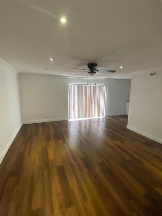 For Rent: $1,295 (1 beds, 1 baths, 809 Square Feet)