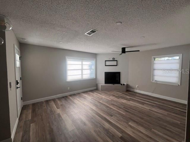 For Sale: $425,000 (3 beds, 2 baths, 1111 Square Feet)