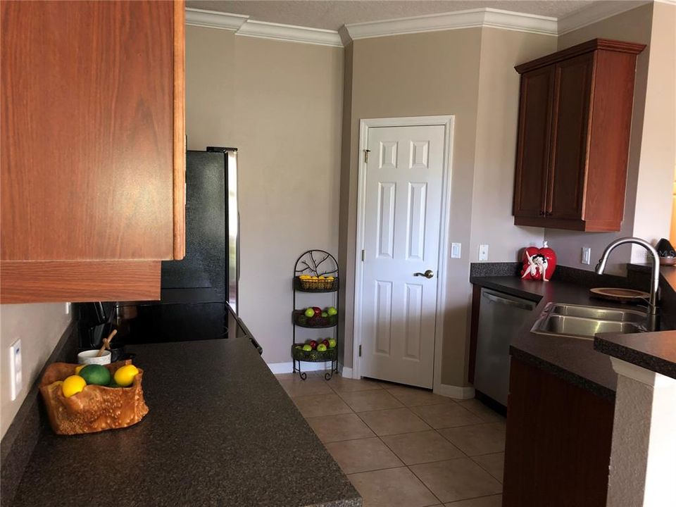For Rent: $2,100 (3 beds, 2 baths, 1602 Square Feet)