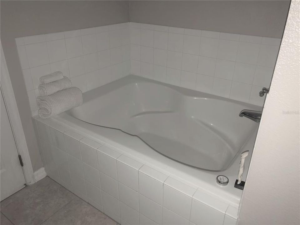For Rent: $2,100 (3 beds, 2 baths, 1602 Square Feet)