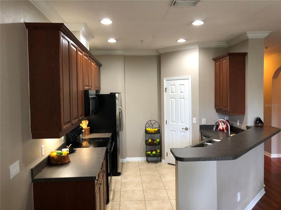 For Rent: $2,100 (3 beds, 2 baths, 1602 Square Feet)