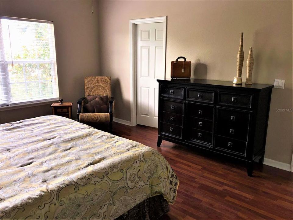 For Rent: $2,100 (3 beds, 2 baths, 1602 Square Feet)
