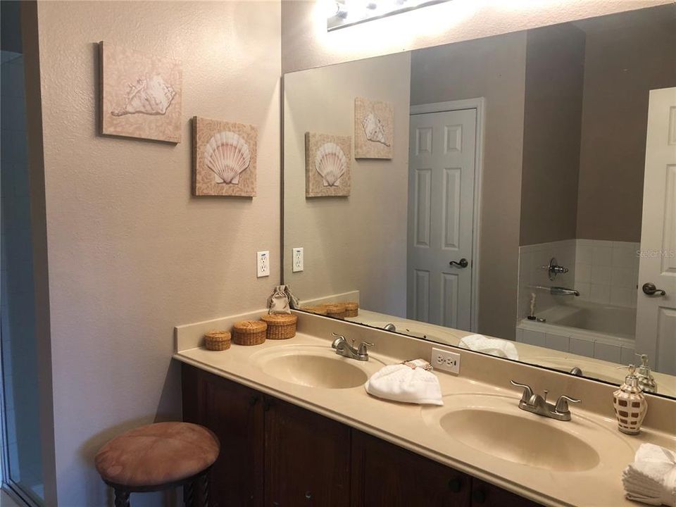 For Rent: $2,100 (3 beds, 2 baths, 1602 Square Feet)
