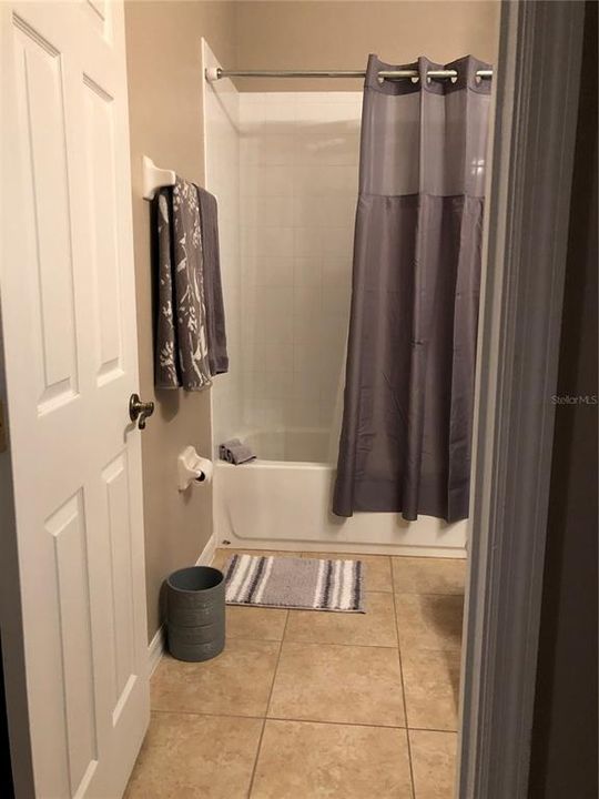 For Rent: $2,100 (3 beds, 2 baths, 1602 Square Feet)