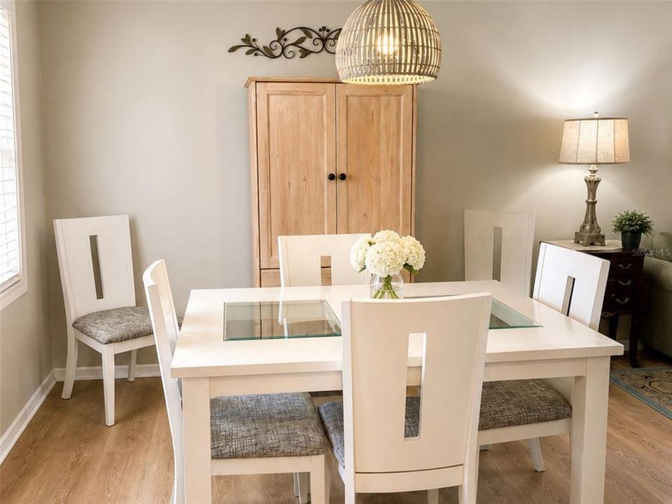 For Rent: $1,600 (2 beds, 1 baths, 857 Square Feet)