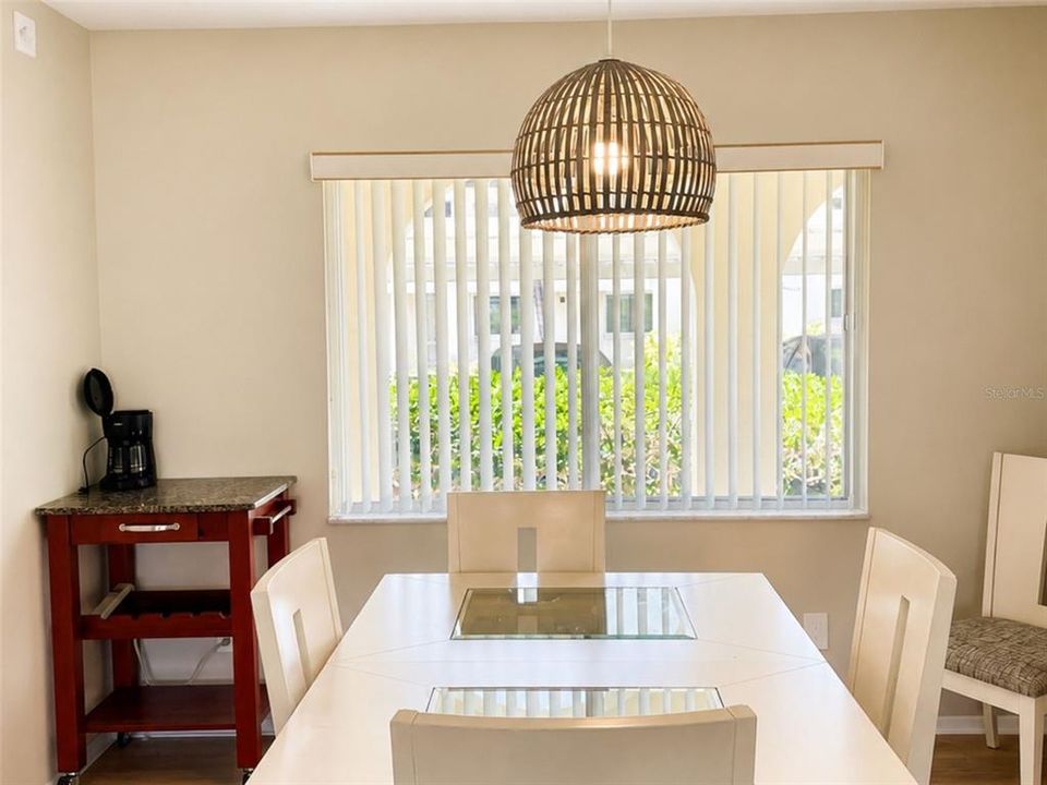 For Rent: $1,600 (2 beds, 1 baths, 857 Square Feet)