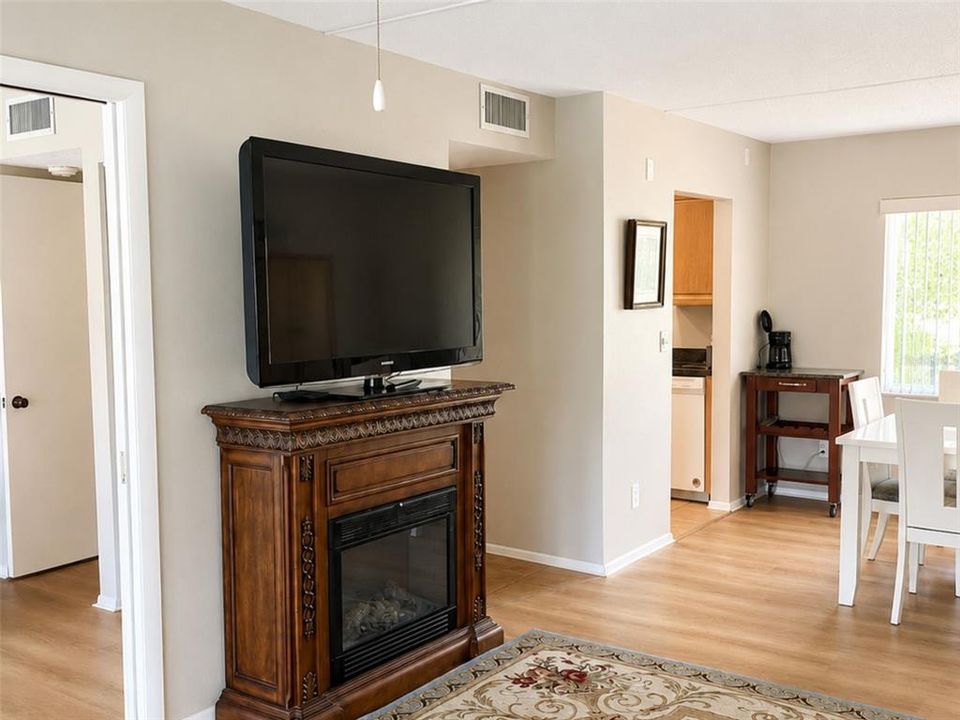 For Rent: $1,600 (2 beds, 1 baths, 857 Square Feet)