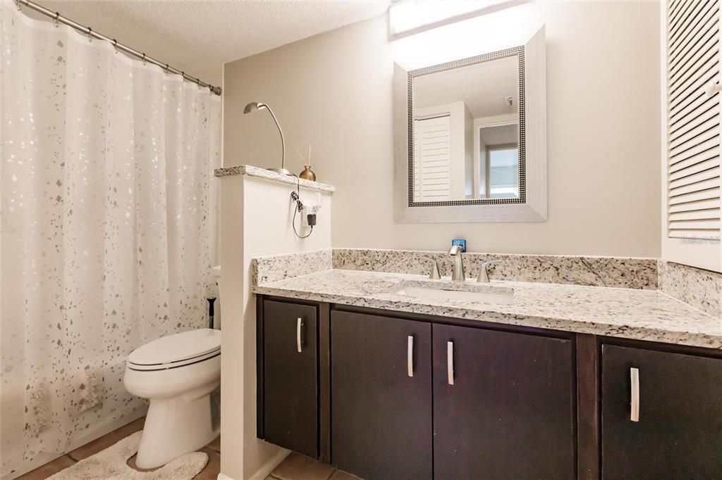 For Rent: $1,600 (2 beds, 1 baths, 857 Square Feet)