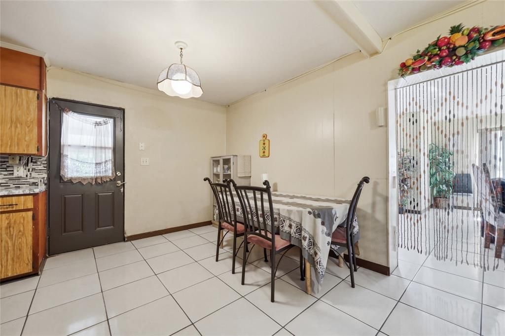 En Venta: $250,000 (3 camas, 2 baños, 1650 Pies cuadrados)