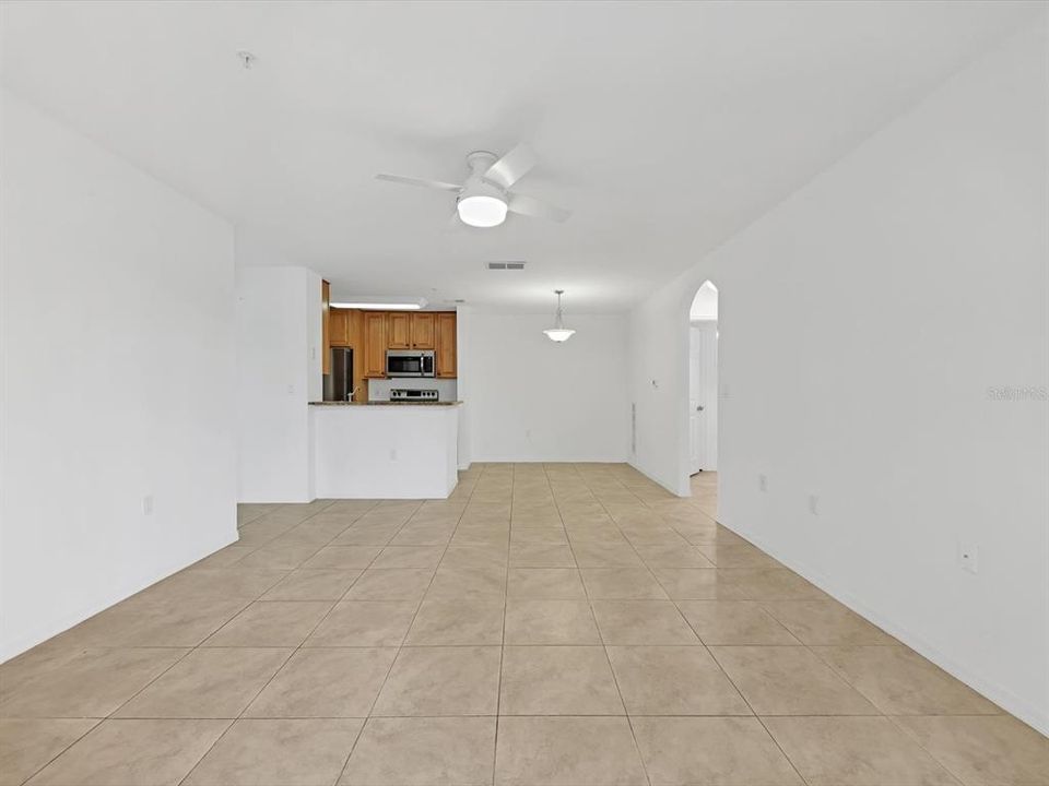 На продажу: $229,900 (2 спален, 2 ванн, 1108 Квадратных фут)