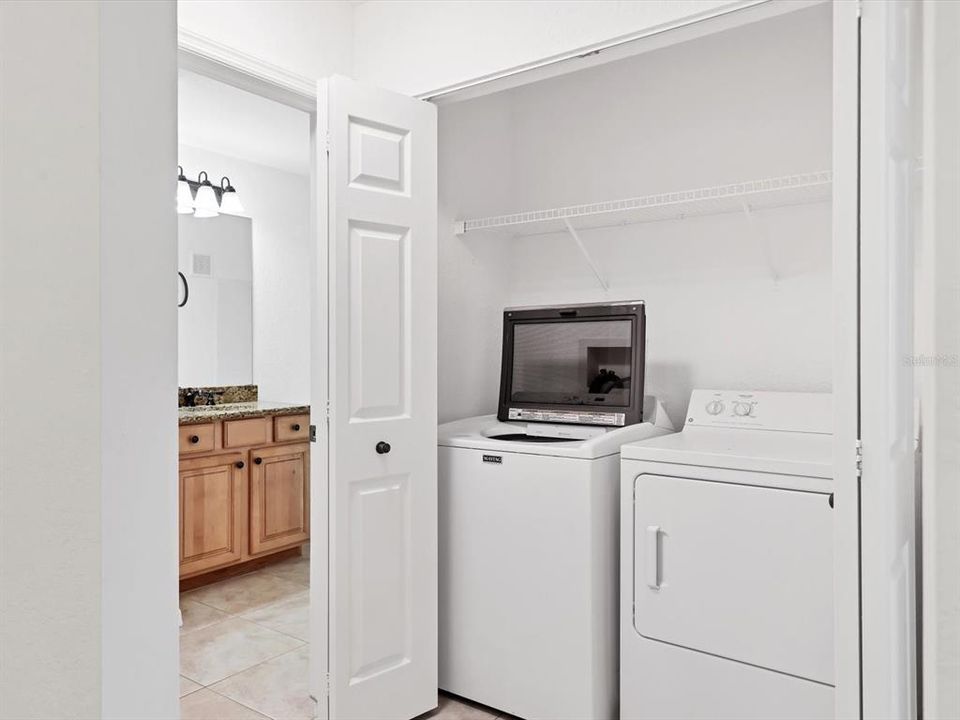 На продажу: $229,900 (2 спален, 2 ванн, 1108 Квадратных фут)
