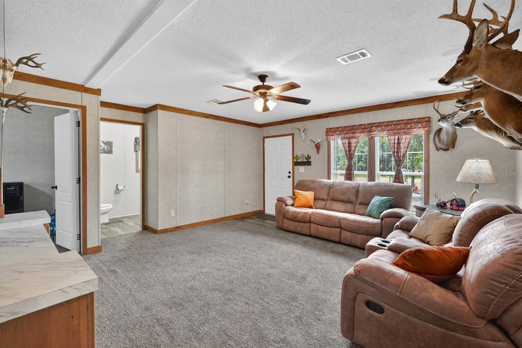 For Sale: $300,000 (2 beds, 2 baths, 1040 Square Feet)