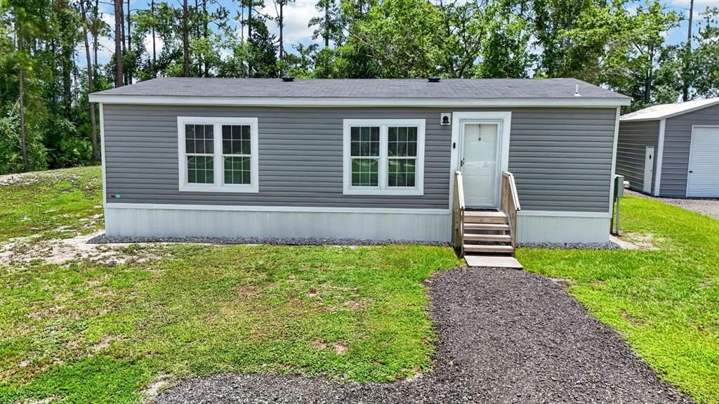 For Sale: $300,000 (2 beds, 2 baths, 1040 Square Feet)