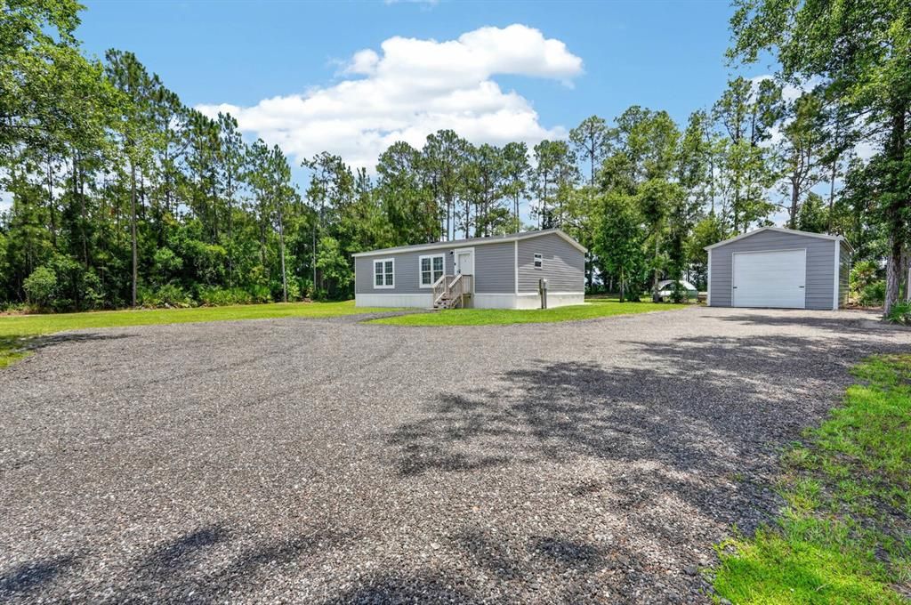 For Sale: $300,000 (2 beds, 2 baths, 1040 Square Feet)