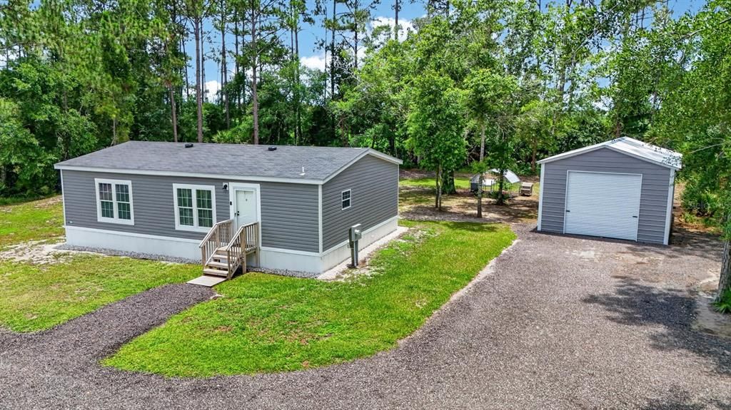 For Sale: $300,000 (2 beds, 2 baths, 1040 Square Feet)
