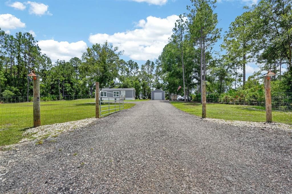 For Sale: $300,000 (2 beds, 2 baths, 1040 Square Feet)