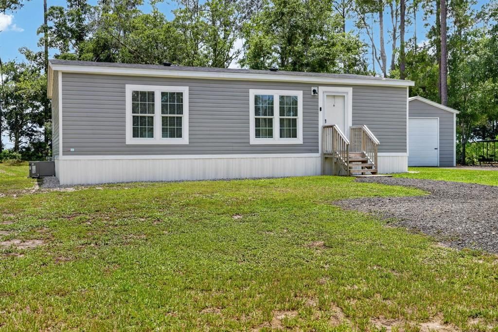 For Sale: $300,000 (2 beds, 2 baths, 1040 Square Feet)