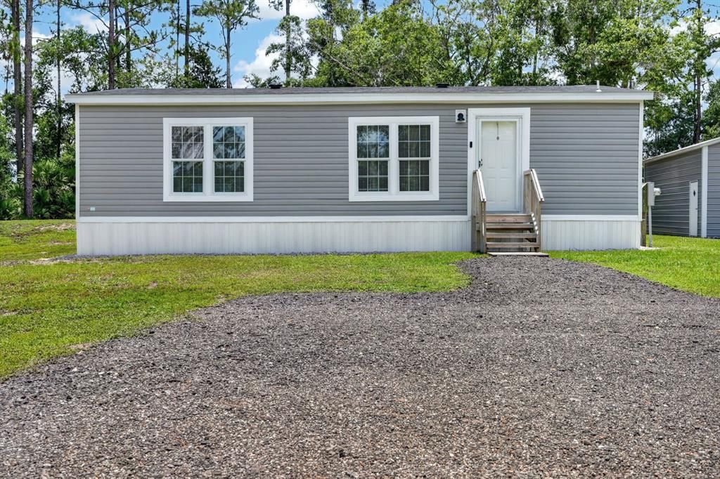 For Sale: $300,000 (2 beds, 2 baths, 1040 Square Feet)