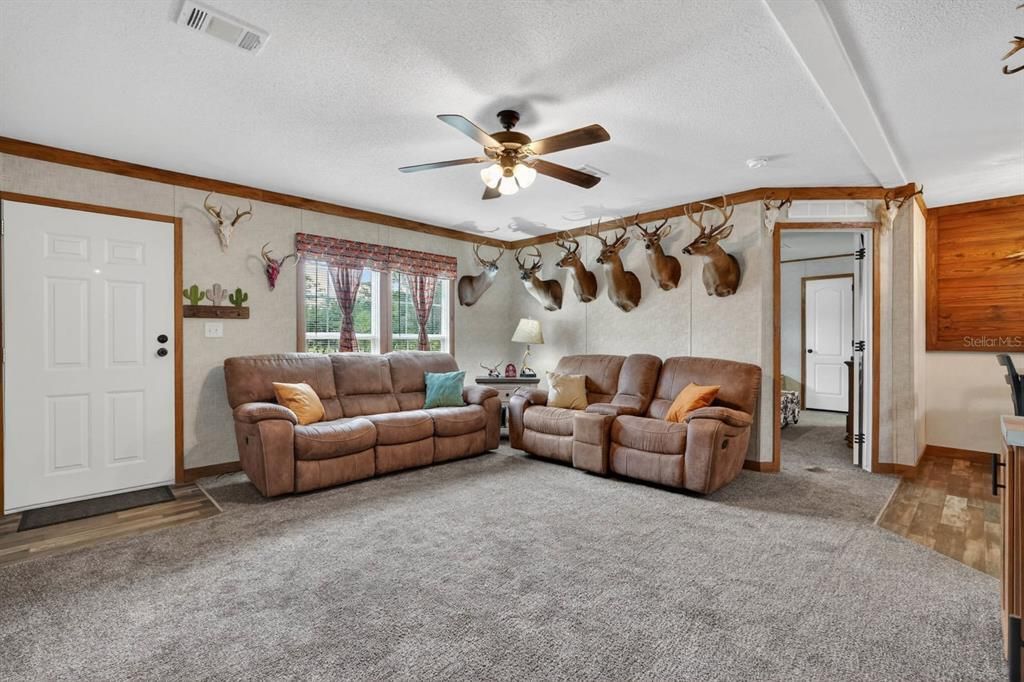 For Sale: $300,000 (2 beds, 2 baths, 1040 Square Feet)