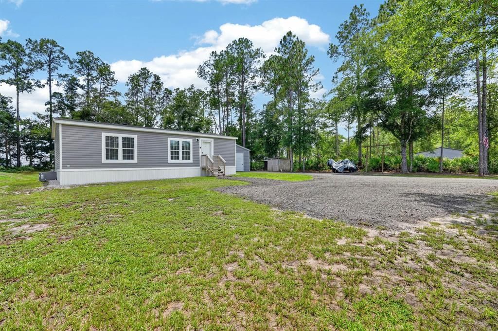 For Sale: $300,000 (2 beds, 2 baths, 1040 Square Feet)
