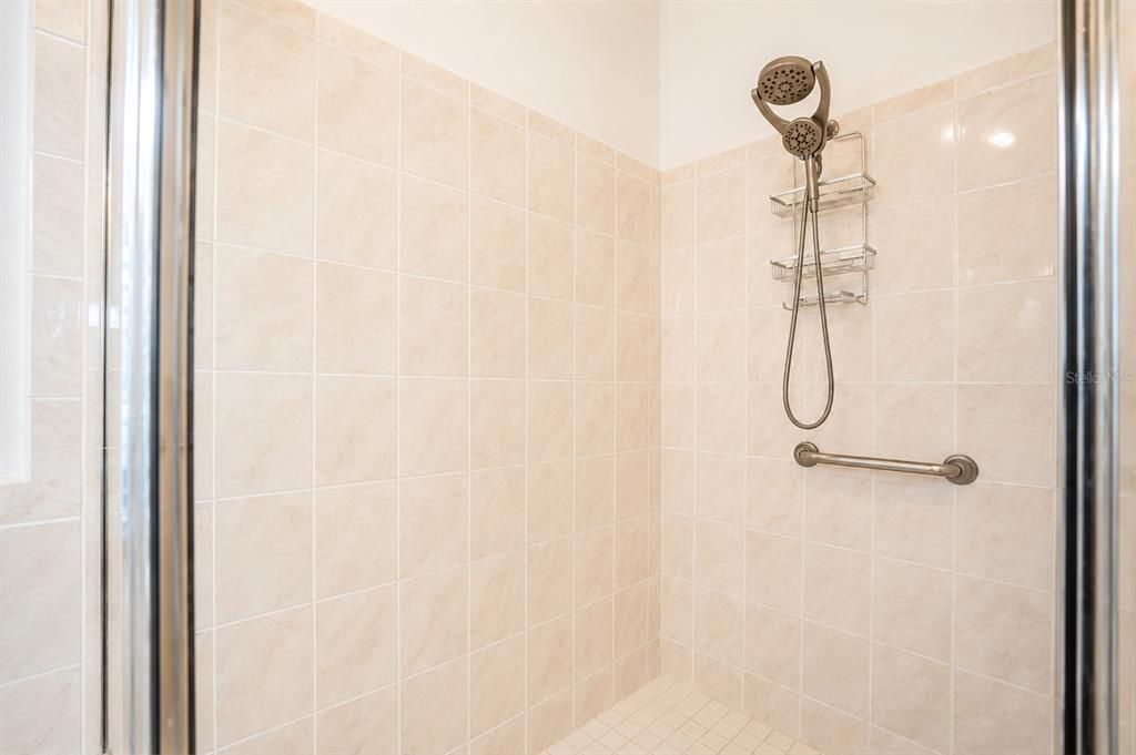 En Venta: $619,900 (5 camas, 3 baños, 2829 Pies cuadrados)