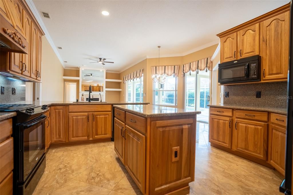 En Venta: $619,900 (5 camas, 3 baños, 2829 Pies cuadrados)