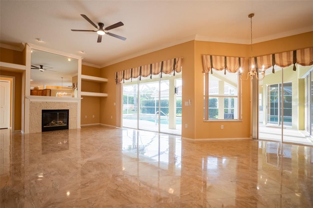 En Venta: $619,900 (5 camas, 3 baños, 2829 Pies cuadrados)