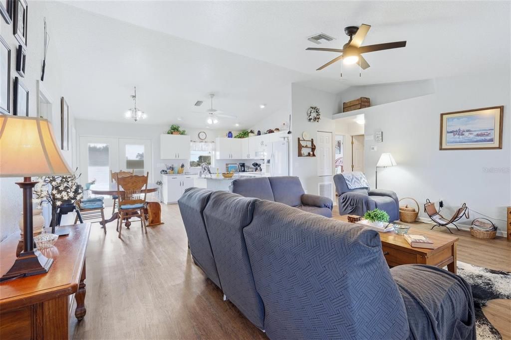 En Venta: $674,000 (3 camas, 2 baños, 1288 Pies cuadrados)