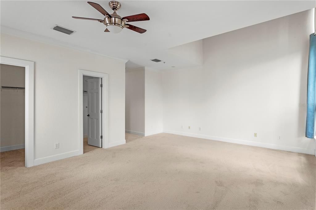 En Venta: $749,900 (3 camas, 3 baños, 2895 Pies cuadrados)