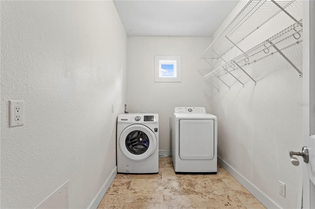 En Venta: $749,900 (3 camas, 3 baños, 2895 Pies cuadrados)
