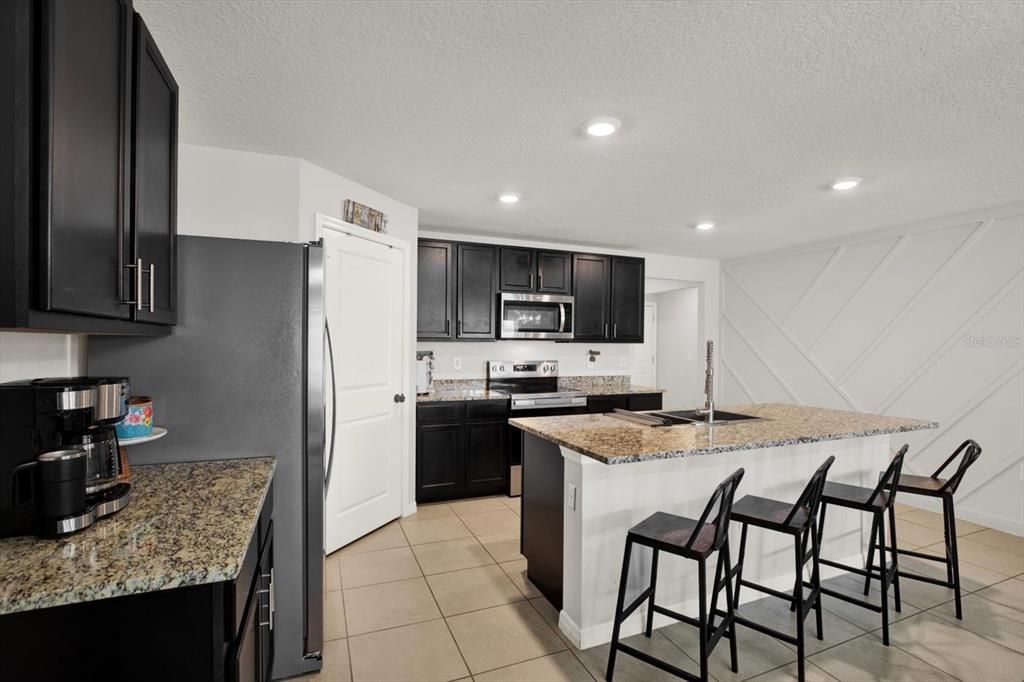 For Sale: $340,000 (4 beds, 2 baths, 1828 Square Feet)