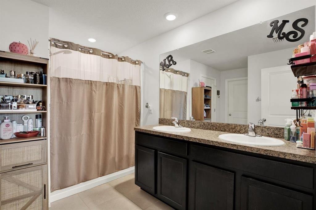 For Sale: $340,000 (4 beds, 2 baths, 1828 Square Feet)
