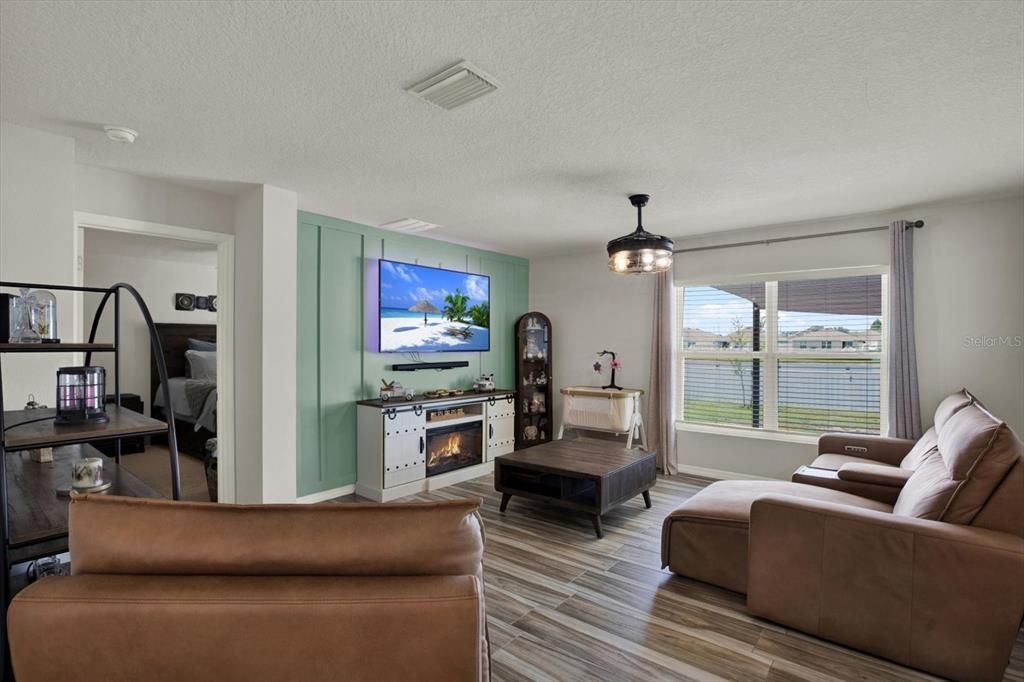 For Sale: $340,000 (4 beds, 2 baths, 1828 Square Feet)